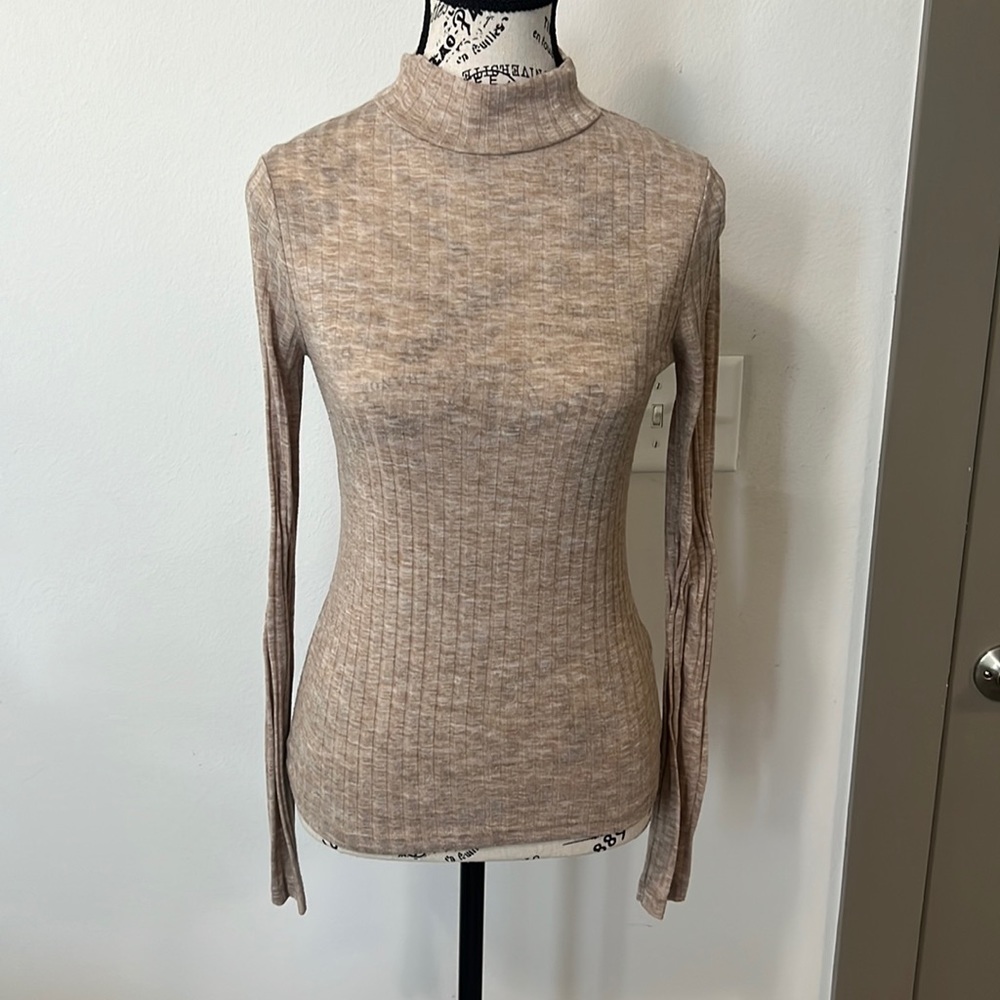 TOPSHOP light turtleneck